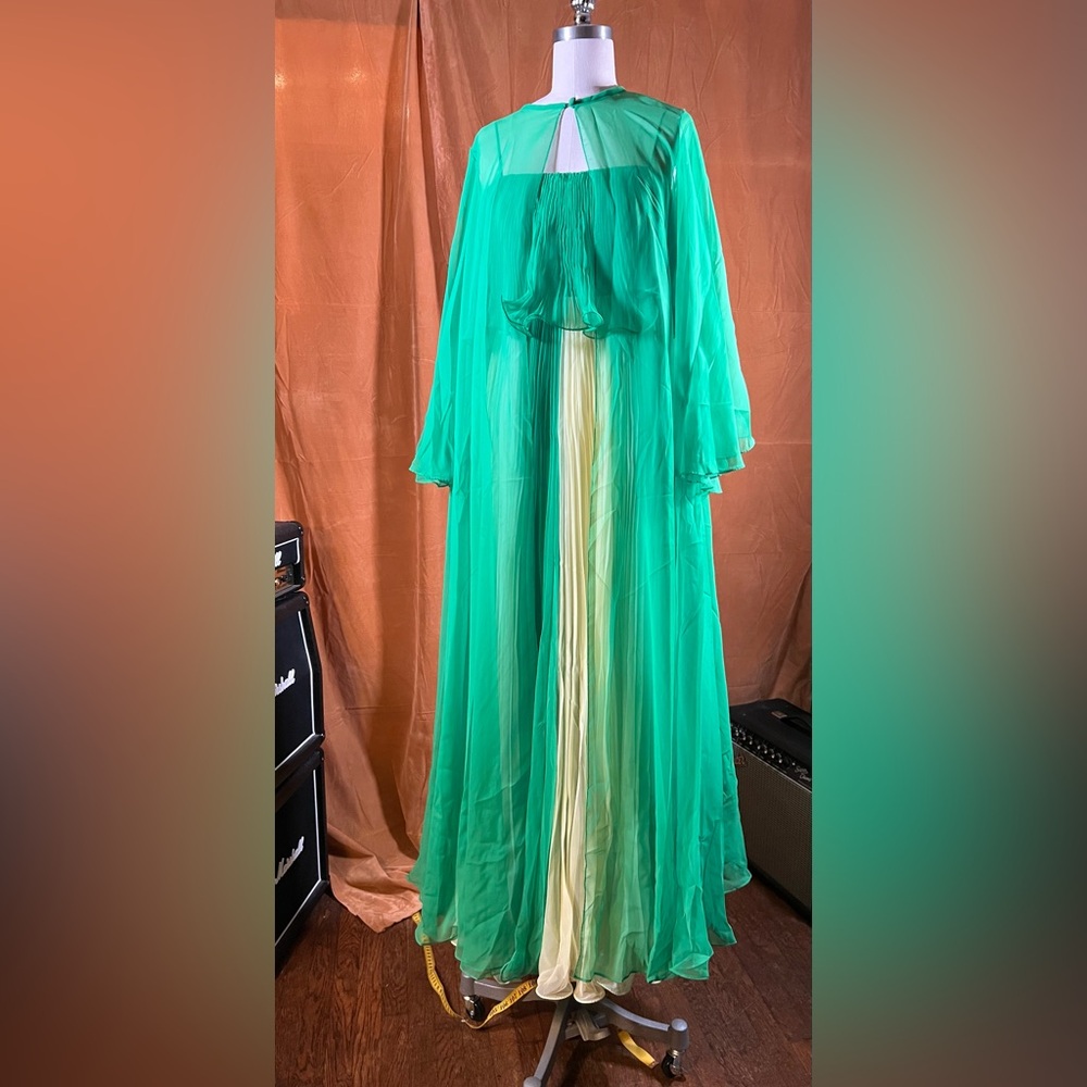 MISS ELLIETTE VINTAGE 2 piece GOWN.  Size 6 green